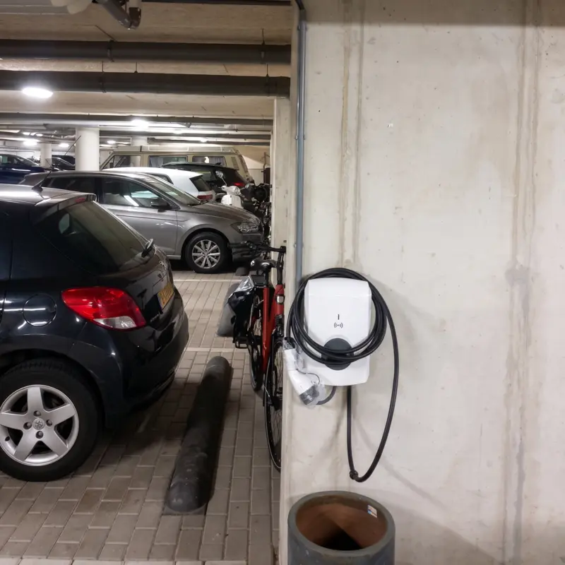 Installatie van laadpaal