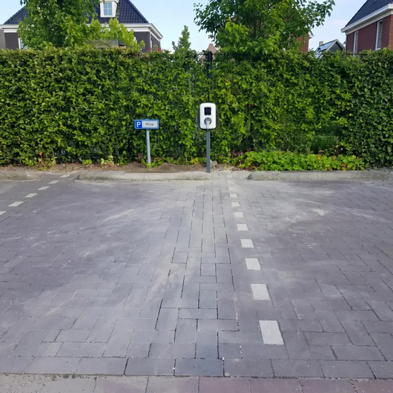 Installatie van laadpaal